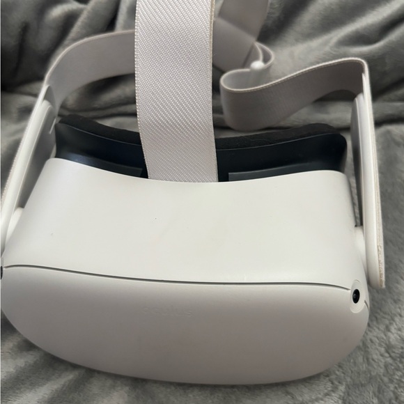 OCU LUS Gray and White VR Headset